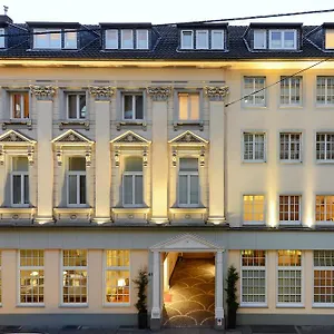 **** Aparthotel Living Am Carlsplatz Germania